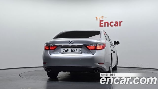 Lexus ES 2013 — photo 4