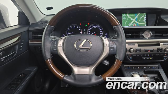 Lexus ES 2013 — photo 17