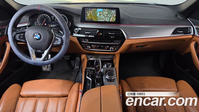 BMW 5-Series 2018 — photo 10