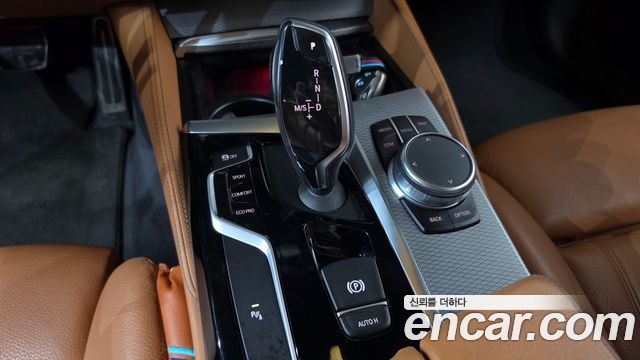 BMW 5-Series 2018 — photo 12