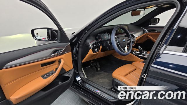 BMW 5-Series 2018 — photo 13