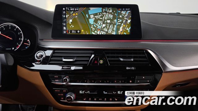 BMW 5-Series 2018 — photo 19