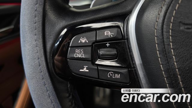 BMW 5-Series 2018 — photo 22