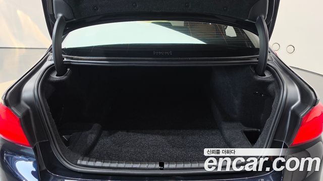 BMW 5-Series 2018 — photo 25