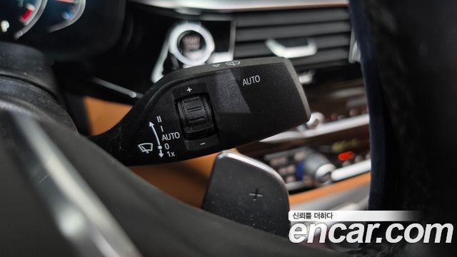 BMW 5-Series 2018 — photo 26