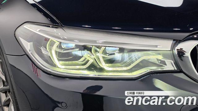 BMW 5-Series 2018 — photo 8