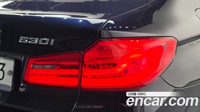 BMW 5-Series 2018 — photo 9
