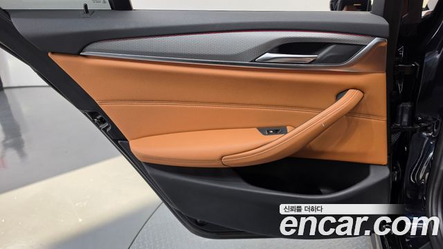 BMW 5-Series 2018 — photo 15