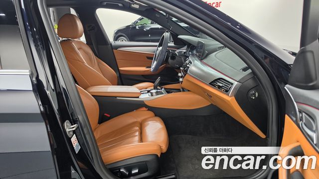 BMW 5-Series 2018 — photo 16