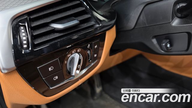 BMW 5-Series 2018 — photo 29