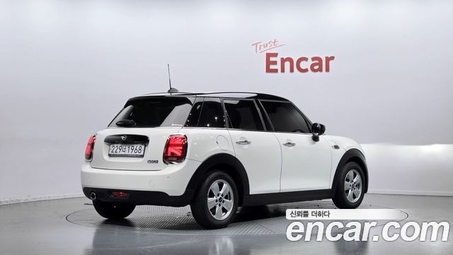 Mini Cooper 2020 — photo 2