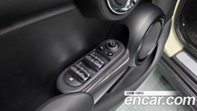 Mini Cooper 2020 — photo 26