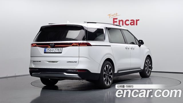 Kia Canival 2021 — photo 2