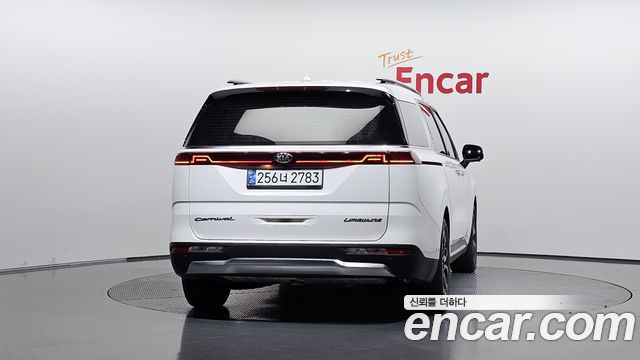 Kia Canival 2021 — photo 4