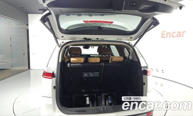 Kia Canival 2021 — photo 32