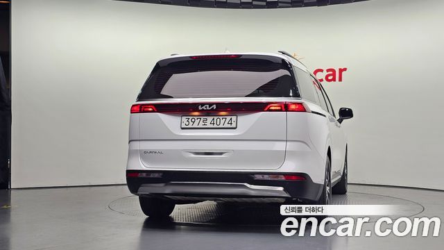 Kia Canival 2023 — photo 4