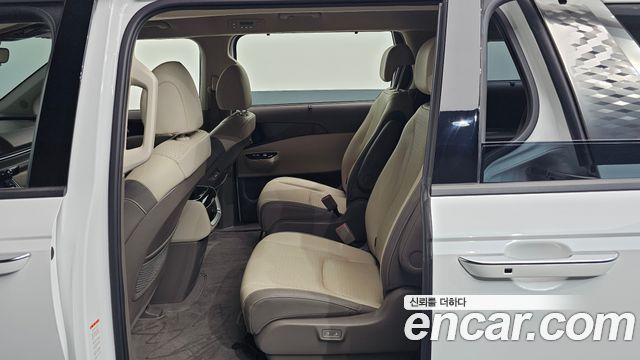 Kia Canival 2023 — photo 17