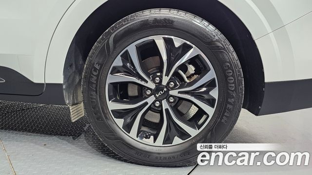 Kia Canival 2023 — photo 7
