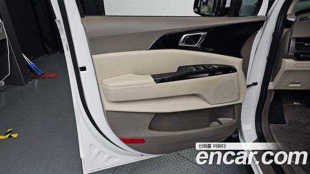 Kia Canival 2023 — photo 14