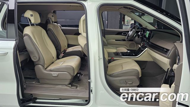 Kia Canival 2023 — photo 16