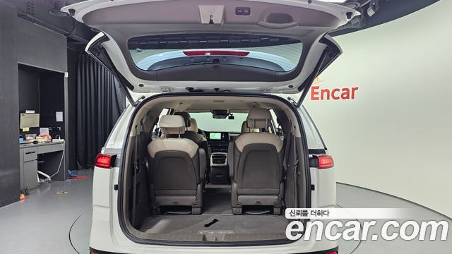 Kia Canival 2023 — photo 28