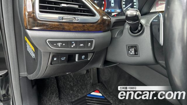 Genesis G90 2019 — photo 26