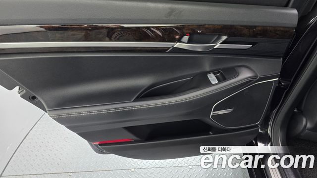 Genesis G90 2019 — photo 15