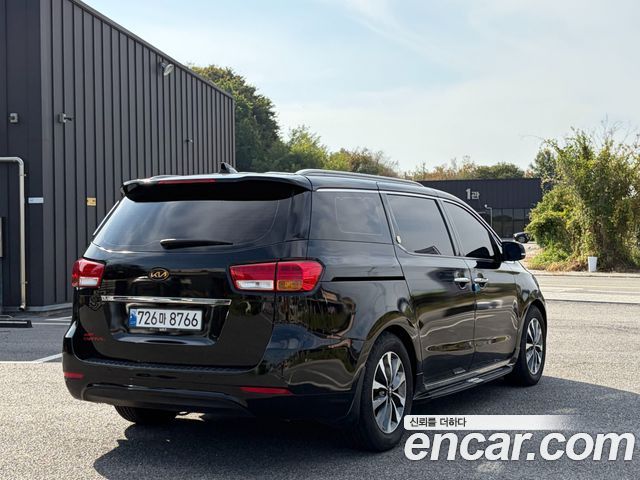 Kia Canival 2015 — photo 2