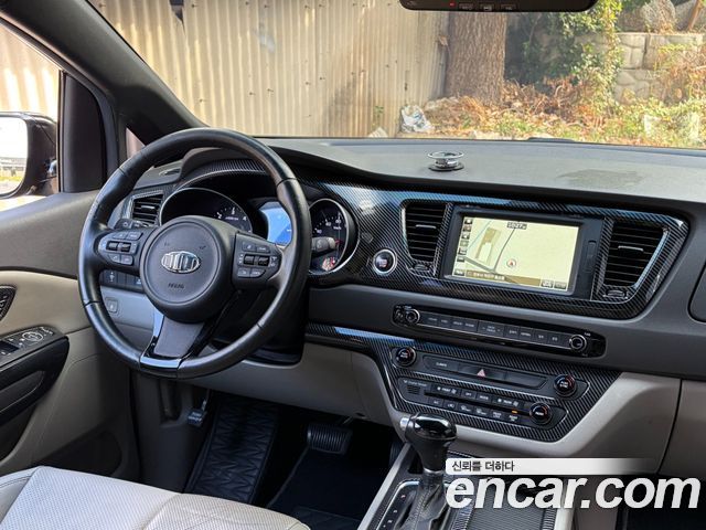 Kia Canival 2015 — photo 7