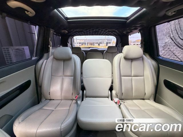 Kia Canival 2015 — photo 9