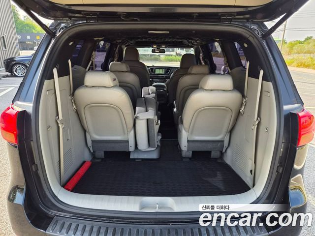 Kia Canival 2015 — photo 10