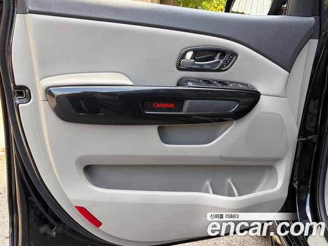 Kia Canival 2015 — photo 11