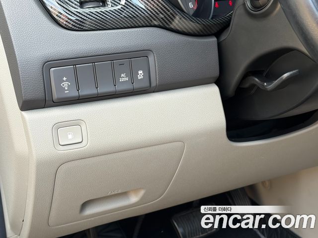 Kia Canival 2015 — photo 13