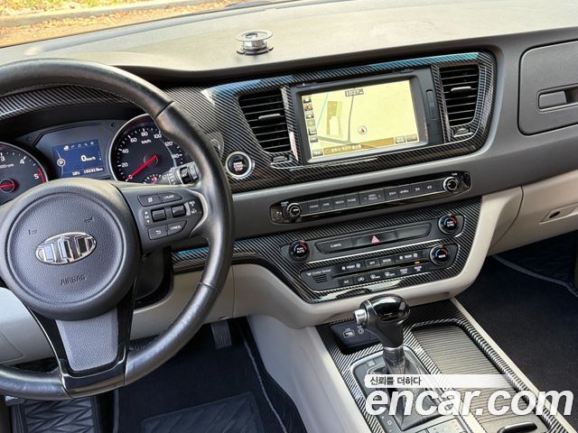 Kia Canival 2015 — photo 14