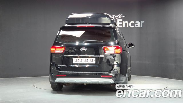 Kia Canival 2015 — photo 4