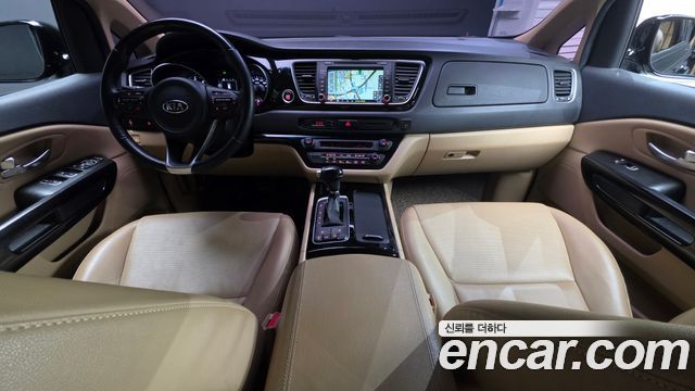 Kia Canival 2015 — photo 10