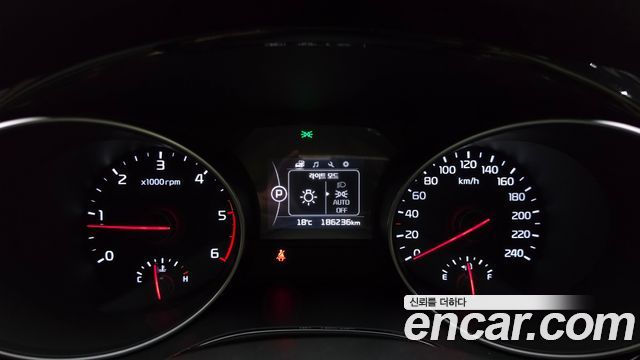 Kia Canival 2015 — photo 11