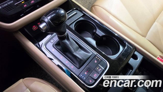 Kia Canival 2015 — photo 12