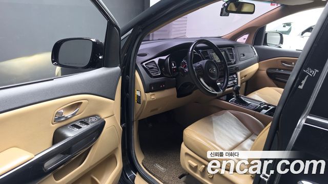 Kia Canival 2015 — photo 13