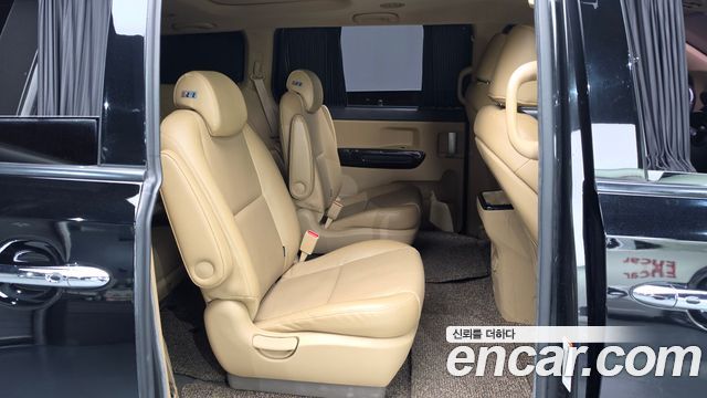 Kia Canival 2015 — photo 17