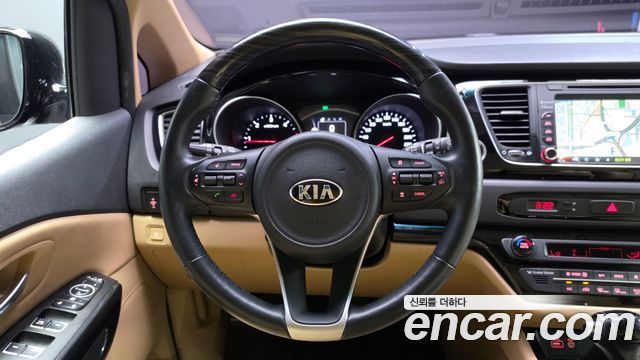 Kia Canival 2015 — photo 18