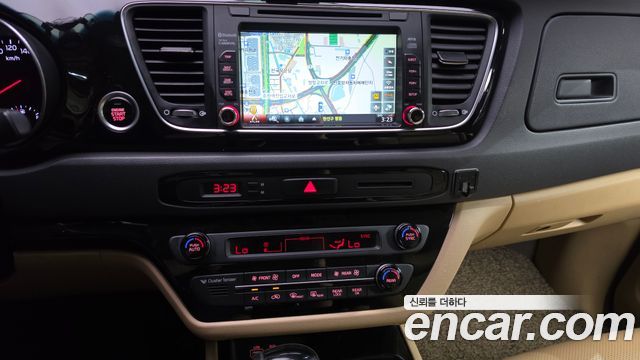 Kia Canival 2015 — photo 19