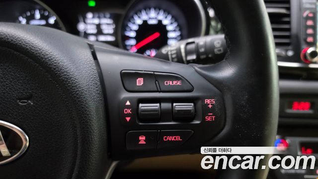 Kia Canival 2015 — photo 22
