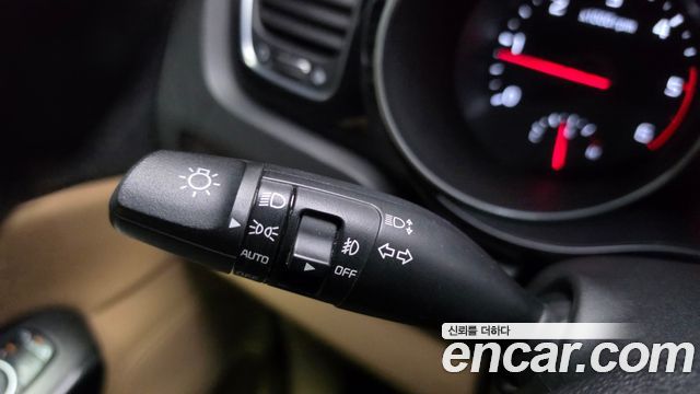 Kia Canival 2015 — photo 23