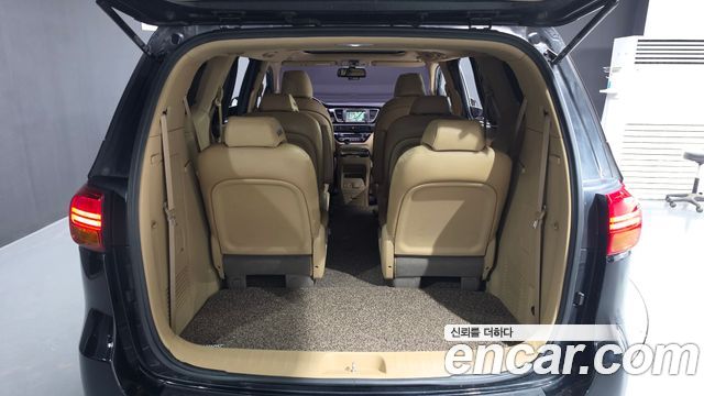 Kia Canival 2015 — photo 26