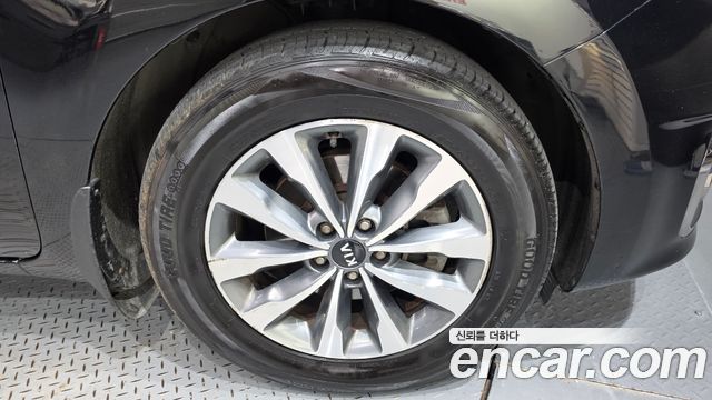 Kia Canival 2015 — photo 7