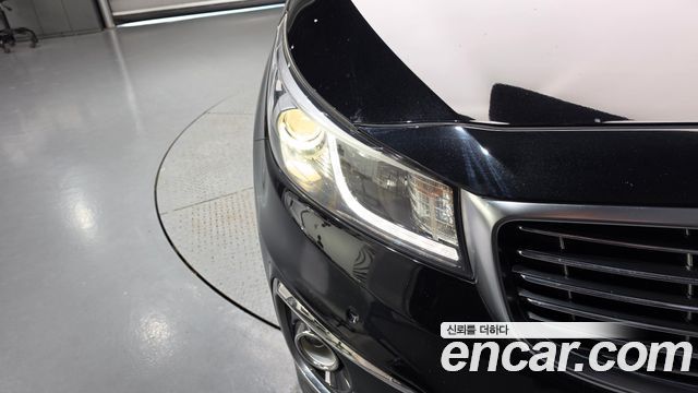 Kia Canival 2015 — photo 8
