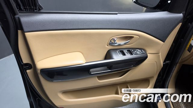 Kia Canival 2015 — photo 14