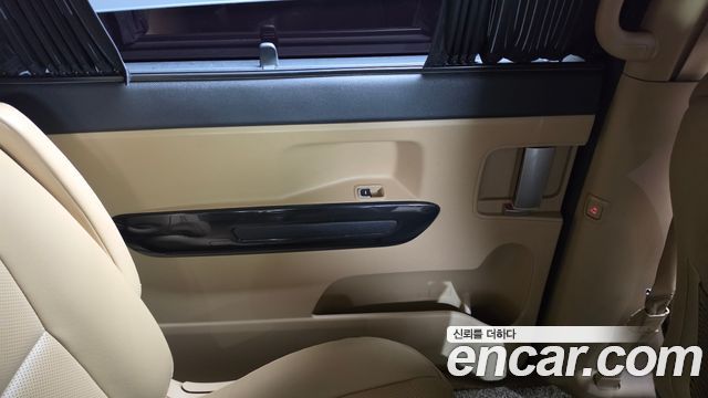 Kia Canival 2015 — photo 15