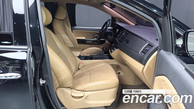 Kia Canival 2015 — photo 16